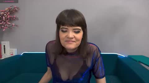 Snapshot of feelsgoodwoman chatting on October 2, 5:25 am Laura online show from October 2, 5:25 am