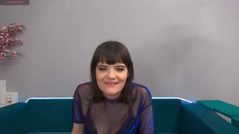 Snapshot of feelsgoodwoman chatting on October 5, 11:13 pm Laura online show from October 5, 11:13 pm