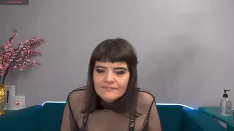 Laura online show from November 11, 12:32 am