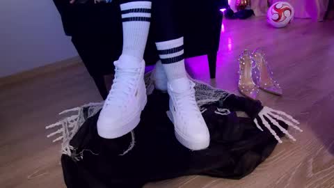 FeetVibe online show from October 20, 7:20 am