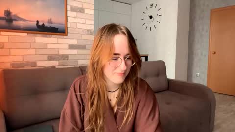 Snapshot of feleciacockrell chatting on March 28, 5:18 am Mary online show from March 28, 5:18 am