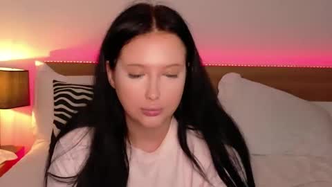 Felicia Herceg online show from November 8, 11:25 pm