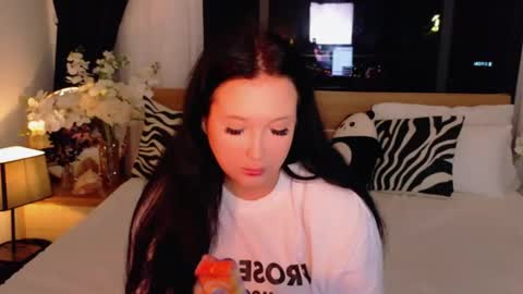 Felicia Herceg online show from November 15, 7:54 pm