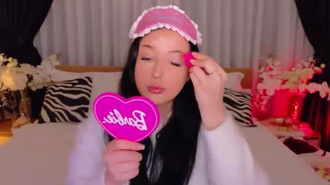 Felicia Herceg online show from November 28, 4:42 pm