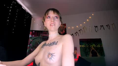 Fely online show from May 20, 3:07 pm