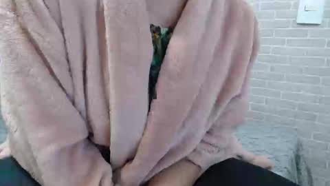 Snapshot of felina_hot chatting on October 22, 4:57 am Felina Hot online show from October 22, 4:57 am