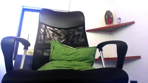 Snapshot of felipevega01 chatting on February 25, 12:03 pm felipe online show from February 25, 12:03 pm