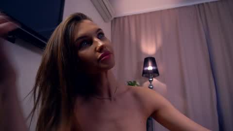 Snapshot of felissiany chatting on March 9, 7:23 am Hello im Nova online show from March 9, 7:23 am