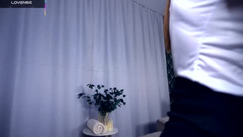 Snapshot of felissiany chatting on September 28, 4:18 am Hello im Nova online show from September 28, 4:18 am