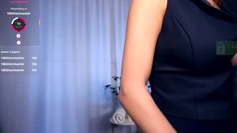 Snapshot of felissiany chatting on October 4, 4:32 am Hello im Nova online show from October 4, 4:32 am