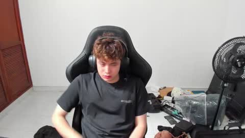 Snapshot of felix0420 chatting on November 20, 6:40 pm felix0420 online show from November 20, 6:40 pm