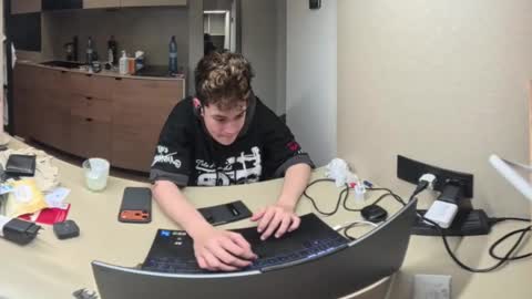 Snapshot of felix0420 chatting on February 16, 1:24 am felix0420 online show from February 16, 1:24 am