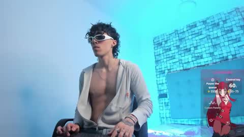 Felix  online show from October 1, 7:53 pm