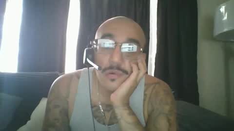 felixrlarios25 online show from May 1, 9:19 pm