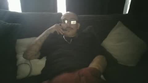 felixrlarios25 online show from May 4, 6:15 pm