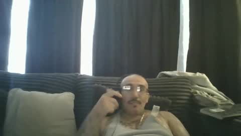 felixrlarios25 online show from May 8, 6:35 pm