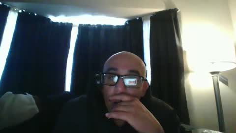 felixrlarios25 online show from May 28, 6:27 pm
