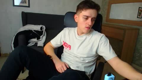 Snapshot of felixstark chatting on November 30, 5:33 am FelixStark online show from November 30, 5:33 am