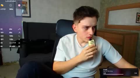 Snapshot of felixstark chatting on December 18, 5:35 am FelixStark online show from December 18, 5:35 am