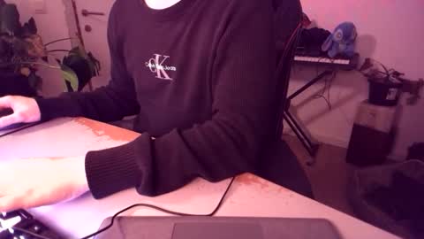 Snapshot of fem_alice_louis_dom chatting on March 24, 10:26 pm fem_alice_louis_dom online show from March 24, 10:26 pm