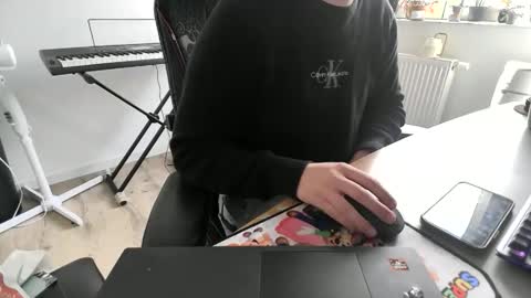 Snapshot of fem_alice_louis_dom chatting on April 4, 9:40 am fem_alice_louis_dom online show from April 4, 9:40 am