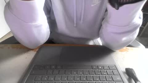 Snapshot of fem_alice_louis_dom chatting on May 4, 9:16 am fem_alice_louis_dom online show from May 4, 9:16 am