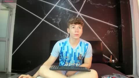 Femboy Max online show from November 27, 11:56 am