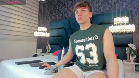 Femboy Max online show from February 5, 11:37 am