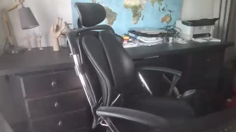 Snapshot of femdomsubby chatting on April 5, 7:16 am femdomsubby online show from April 5, 7:16 am