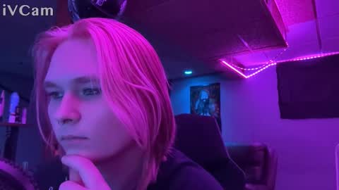 femlayla online show from February 8, 7:23 am