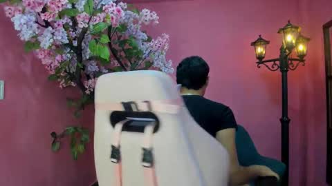 Noa online show from February 8, 2:20 pm