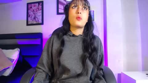 Snapshot of fenixx_19 chatting on March 25, 11:27 am Fenix online show from March 25, 11:27 am