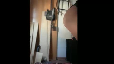 Snapshot of fer92400 chatting on March 7, 2:25 pm fer92400 online show from March 7, 2:25 pm