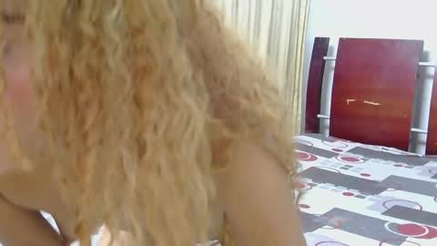 Snapshot of fer_luna chatting on March 28, 2:55 am fer_luna online show from March 28, 2:55 am