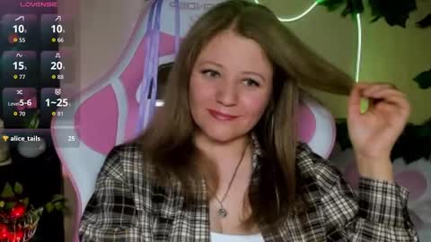 Snapshot of ferall_berrry chatting on March 19, 4:44 pm Ferall Btrrry online show from March 19, 4:44 pm