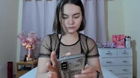 Snapshot of fernanda_151 chatting on February 3, 6:35 pm fernanda_151 online show from February 3, 6:35 pm