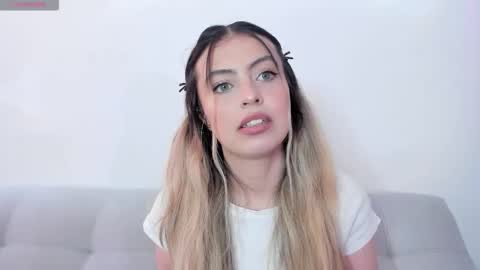 Snapshot of fernanda_aaa chatting on March 17, 2:42 pm fernanda online show from March 17, 2:42 pm