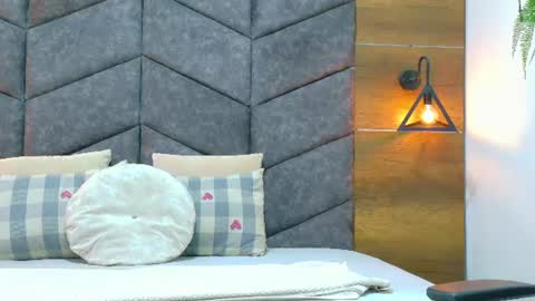 FERNANDA BROWN  online show from June 22, 1:07 am