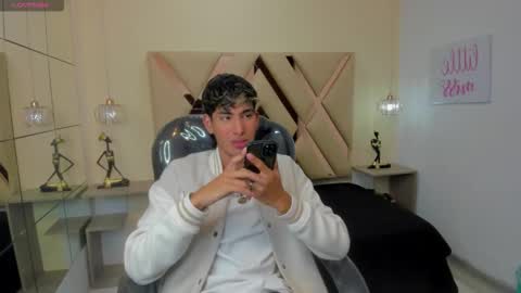 FER PHOENIX online show from October 17, 3:20 am