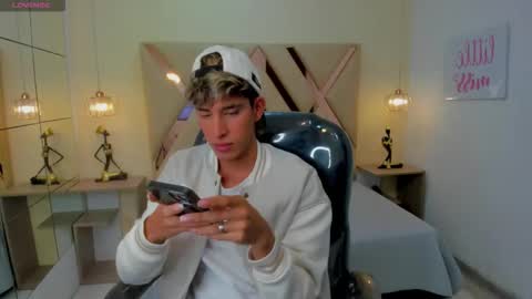 FER PHOENIX online show from November 16, 3:45 am