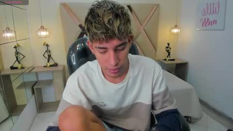 FER PHOENIX online show from December 3, 3:36 am