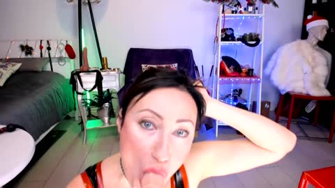 Fetishmodel online show from December 18, 7:08 pm