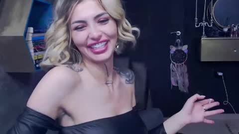 Snapshot of fetishsarah chatting on December 2, 10:56 pm Sarah online show from December 2, 10:56 pm