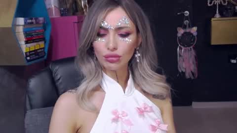 Snapshot of fetishsarah chatting on December 8, 9:41 pm Sarah online show from December 8, 9:41 pm