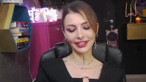 Snapshot of fetishsarah chatting on February 26, 7:38 pm Sarah online show from February 26, 7:38 pm