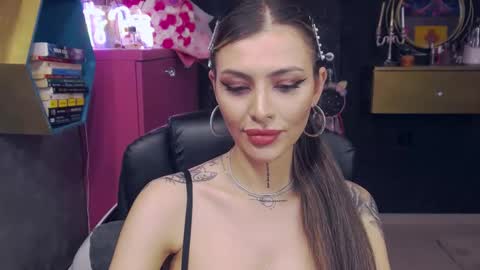 Snapshot of fetishsarah chatting on March 3, 8:43 pm Sarah online show from March 3, 8:43 pm