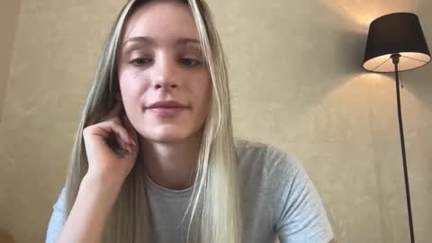 Snapshot of fflloowweerr chatting on September 27, 5:01 am Lisa online show from September 27, 5:01 am