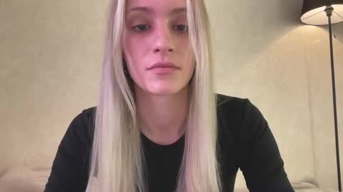 Snapshot of fflloowweerr chatting on September 28, 8:09 am Lisa online show from September 28, 8:09 am