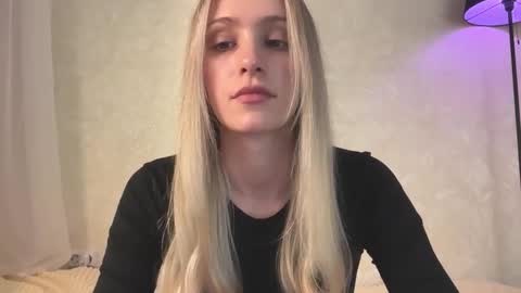 Snapshot of fflloowweerr chatting on October 2, 12:12 pm Lisa online show from October 2, 12:12 pm