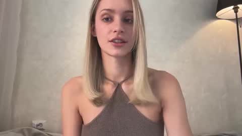 Snapshot of fflloowweerr chatting on October 18, 7:20 am Lisa online show from October 18, 7:20 am